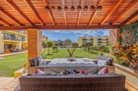 Large Ground Floor  2-Bedroom in the Heart of Vilamoura– Pool Access and Large Terrace
