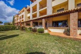 Large Ground Floor  2-Bedroom in the Heart of Vilamoura– Pool Access and Large Terrace