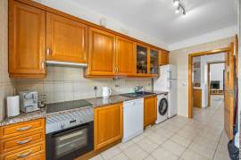 Large Ground Floor  2-Bedroom in the Heart of Vilamoura– Pool Access and Large Terrace