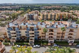Large Ground Floor  2-Bedroom in the Heart of Vilamoura– Pool Access and Large Terrace