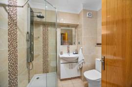 Large Ground Floor  2-Bedroom in the Heart of Vilamoura– Pool Access and Large Terrace