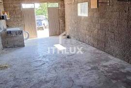 Detached house (340 m2) with swimming pool and garage, Land with 2100m2