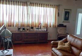 Detached house (340 m2) with swimming pool and garage, Land with 2100m2