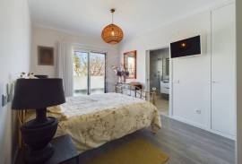 Tavira town centre 3 bedroom apartment with pool, terrace & garage