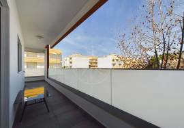 Tavira town centre 3 bedroom apartment with pool, terrace & garage