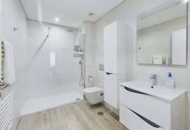 Tavira town centre 3 bedroom apartment with pool, terrace & garage