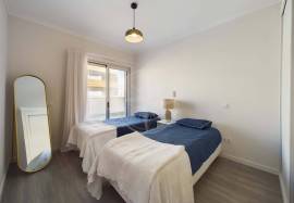 Tavira town centre 3 bedroom apartment with pool, terrace & garage