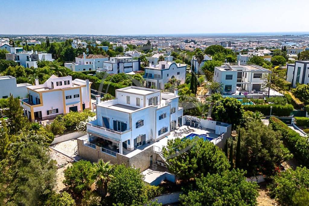 Tavira 4 + bedroom family villa with pool, garden, views & extraordinary basement