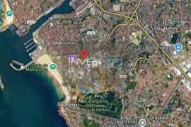 T3 with balcony, garden and 2 parking spaces in an exclusive condominium with private garden.