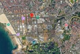 T3 with balcony, garden and 2 parking spaces in an exclusive condominium with private garden.