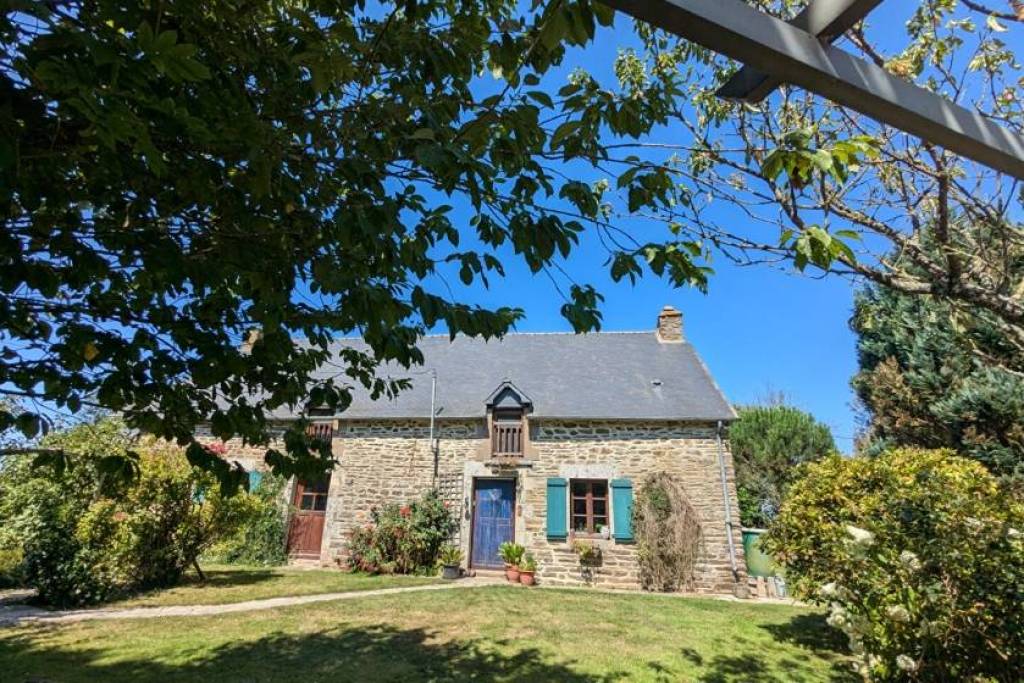Houses for sale - 8 rooms - PLUMIEUX - (22210)