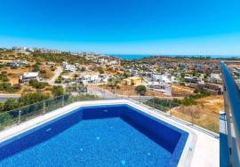 3 bedroom apartment overlooking Marina Albufeira
