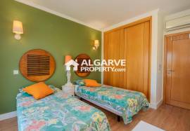 Excellent 4 bedroom villa near the Marina in Vilamoura, Algarve