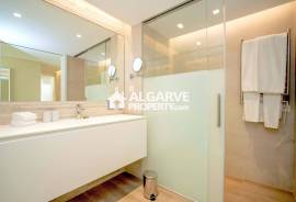 Beachfront 2 Bedroom Apartment close to Vilamoura Marina, Algarve
