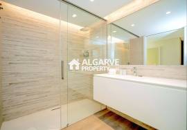 Beachfront 2 Bedroom Apartment close to Vilamoura Marina, Algarve