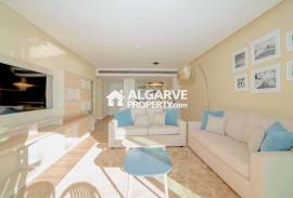 Beachfront 2 Bedroom Apartment close to Vilamoura Marina, Algarve