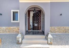 Charming Detached 3+1 Bedroom Villa | Pool,  Garage & High Sustainability | Lagoa
