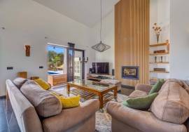 Charming Detached 3+1 Bedroom Villa | Pool,  Garage & High Sustainability | Lagoa