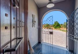 Charming Detached 3+1 Bedroom Villa | Pool,  Garage & High Sustainability | Lagoa