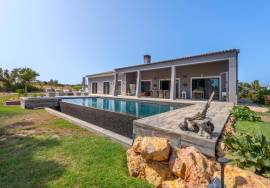 Charming Detached 3+1 Bedroom Villa | Pool,  Garage & High Sustainability | Lagoa