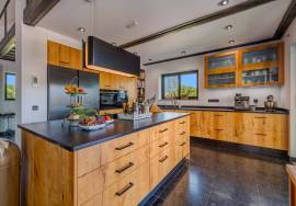Charming Detached 3+1 Bedroom Villa | Pool,  Garage & High Sustainability | Lagoa