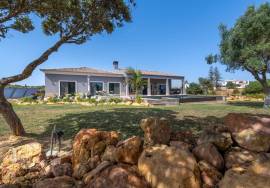 Charming Detached 3+1 Bedroom Villa | Pool,  Garage & High Sustainability | Lagoa