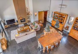 Charming Detached 3+1 Bedroom Villa | Pool,  Garage & High Sustainability | Lagoa