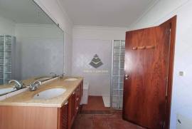 5 Bedroom 4 bathroom spacious house 5 Bedroom 4 bathroom spacious house