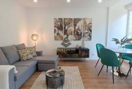 T3 in Benfica with veranda and parking