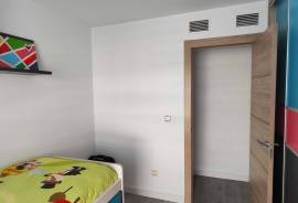 Light and spaciousness in Garbinet: renovated apartment of 158 m² with garage next to the TRAM