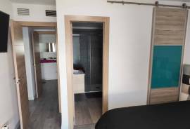 Light and spaciousness in Garbinet: renovated apartment of 158 m² with garage next to the TRAM