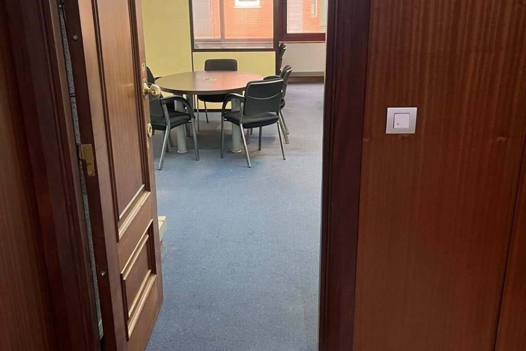 54 m. office for rent with garage in Abra 4