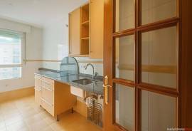 Opportunity in Vitoria: property to update to your liking in a quiet area.