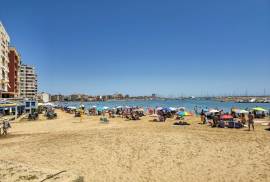 Apartment with tourist license and terrace 200 m from the beach