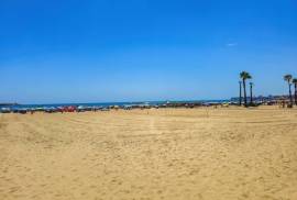 Apartment with tourist license and terrace 200 m from the beach