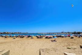 Apartment with tourist license and terrace 200 m from the beach