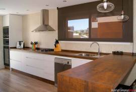 Modern home in Gran Alacant: 4 bedrooms, pool and private plot