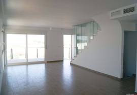 Modern home in Gran Alacant: 4 bedrooms, pool and private plot