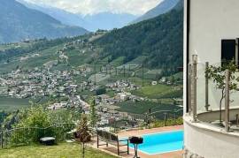 Closed farm for keeping horses with panoramic views in Merano and Environs - South Tyrol