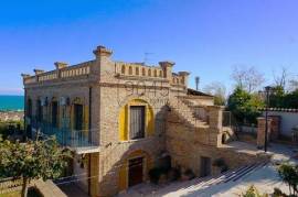 Unique villa with sea views and walking distance to the beach in Tortoreto Lido - Abruzzo