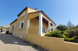 Impeccable Villa With 145 M2 Of Living Space, Including 3 Bedrooms, On 1270 M2 Of Buildable Land With Unobstructed Views Of The Village.
