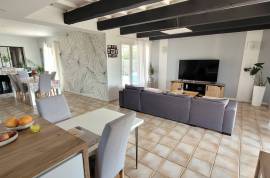 Impeccable Villa With 145 M2 Of Living Space, Including 3 Bedrooms, On 1270 M2 Of Buildable Land With Unobstructed Views Of The Village.