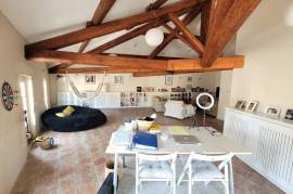 Superb Charming House Renovated With High-End Materials, 230 M2 Of Living Space On 510 M2 Of Enclosed Land With A Swimming Pool.