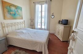 Superb Charming House Renovated With High-End Materials, 230 M2 Of Living Space On 510 M2 Of Enclosed Land With A Swimming Pool.