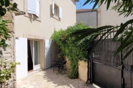 Superb Charming House Renovated With High-End Materials, 230 M2 Of Living Space On 510 M2 Of Enclosed Land With A Swimming Pool.