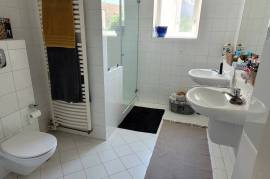 Superb Charming House Renovated With High-End Materials, 230 M2 Of Living Space On 510 M2 Of Enclosed Land With A Swimming Pool.