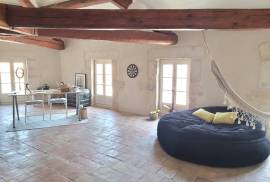 Superb Charming House Renovated With High-End Materials, 230 M2 Of Living Space On 510 M2 Of Enclosed Land With A Swimming Pool.
