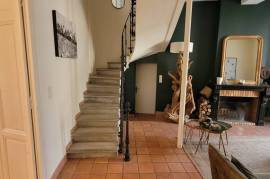 Superb Charming House Renovated With High-End Materials, 230 M2 Of Living Space On 510 M2 Of Enclosed Land With A Swimming Pool.
