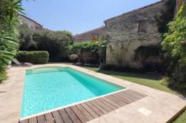 Superb Charming House Renovated With High-End Materials, 230 M2 Of Living Space On 510 M2 Of Enclosed Land With A Swimming Pool.