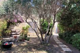 Superb Charming House Renovated With High-End Materials, 230 M2 Of Living Space On 510 M2 Of Enclosed Land With A Swimming Pool.